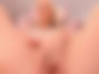 elara-vee's Live Sex Cam Show