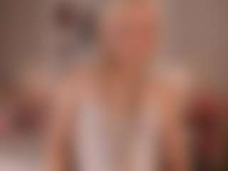 elara-vee's Live Sex Cam Show