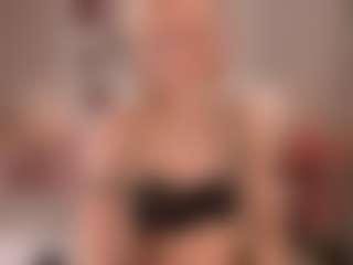 elara-vee's Live Sex Cam Show