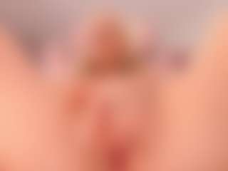elara-vee's Live Sex Cam Show