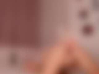 elara-vee's Live Sex Cam Show