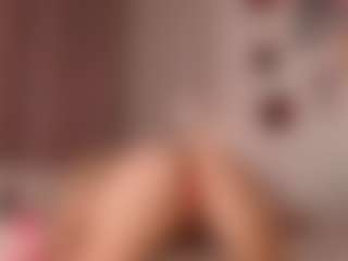 Live cam show with elara-vee - Petite on dropp.cam