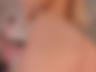 elara-vee's Live Sex Cam Show