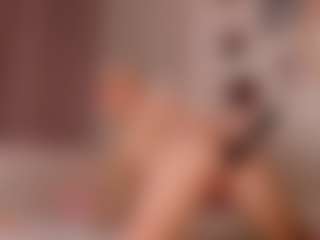 elara-vee's Live Sex Cam Show