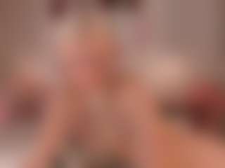 elara-vee's Live Sex Cam Show