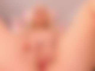 Live cam show with elara-vee - Lush Blonde Hair on live.xheat.ai