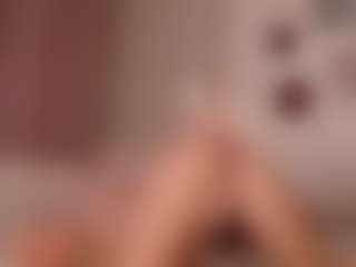 elara-vee's Live Sex Cam Show