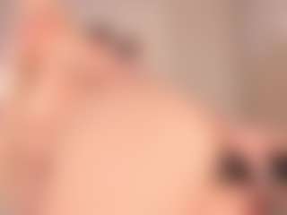 elara-vee's Live Sex Cam Show