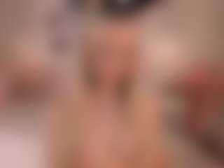 elara-vee's Live Sex Cam Show