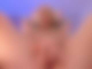 elara-vee's Live Sex Cam Show