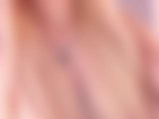 Live cam show with elara-vee - Blonde Hair Petite on Camming Site