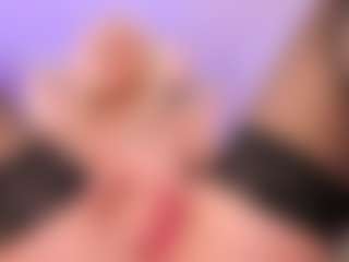 elara-vee's Live Sex Cam Show