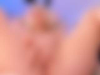 Live cam show with elara-vee - Petite Teen (18+) on CamClone