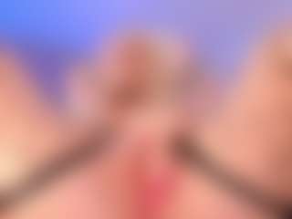 elara-vee's Live Sex Cam Show