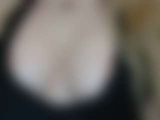 Live cam show with mamutrahal - Grandes Tetas on xplaylive.com