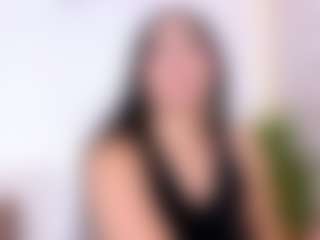Live cam show with MarelynSummer - Black Petite on Camiplay Live