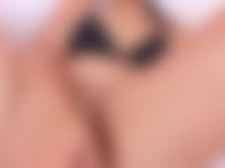 Live cam show with MarelynSummer - Ebony Teen (18+) on CamClone