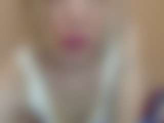 Live cam show with manea - Flashing on Soda Cam