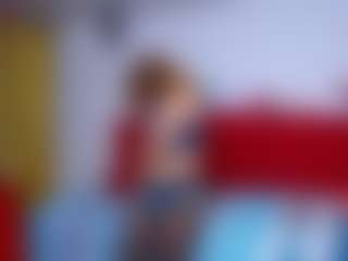 Live cam show with thalia-mills19 - Drinking on Soda Cam
