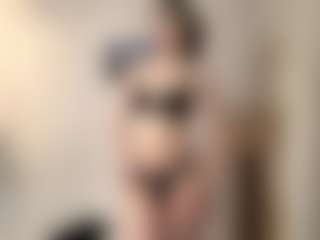 Live cam show with Dia - Hazel Eyes on Instabang