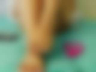 Live cam show with angie-leonn - Athletic on StripNow