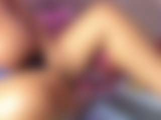Live cam show with AriaGreenn - Camel Toe on TeamSkeetLive