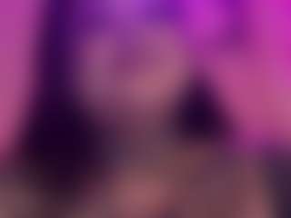 Live cam show with Avery Vale - Blonde Hair on Camsoda
