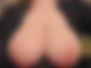 Live cam show with EmmaBloomm - Butt Plug on Camsoda