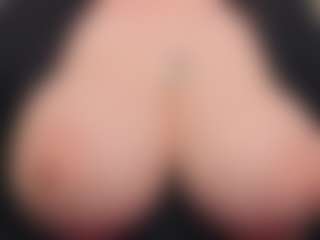 EmmaBloomm's Live Sex Cam Show