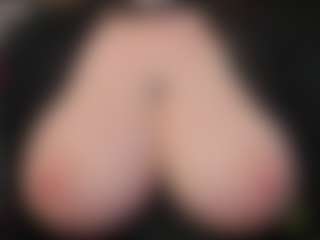 EmmaBloomm's Live Sex Cam Show