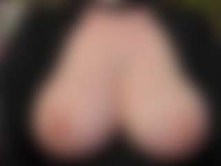 EmmaBloomm's Live Sex Cam Show