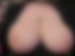 EmmaBloomm's Live Sex Cam Show