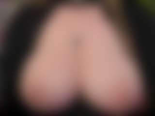EmmaBloomm's Live Sex Cam Show