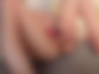 Live cam show with EmmaBloomm - Solo on chickslive.net