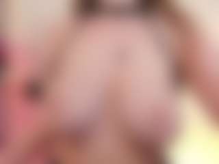 EmmaBloomm's Live Sex Cam Show