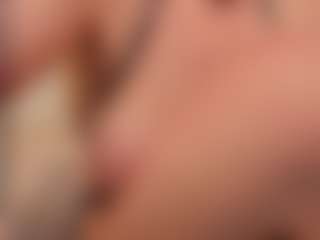 Live cam show with EmmaBloomm - Moaning on livesuperchat.net