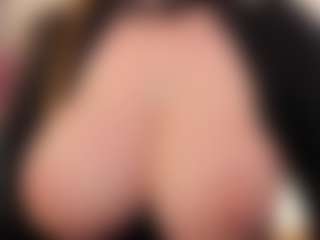 Live cam show with EmmaBloomm - Butt Plug on Milfs Live