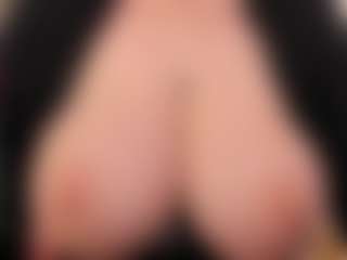 Live cam show with EmmaBloomm - Moaning on CamwithHer