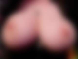 Live cam show with EmmaBloomm - Butt Plug on Camsoda