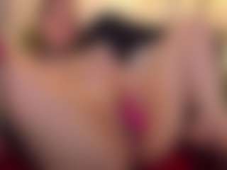 Live cam show with EmmaBloomm - Green Eyes on camwithhim.com