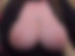 Live cam show with EmmaBloomm - Public on Camsoda