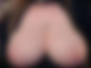 Live cam show with EmmaBloomm - Moaning on Camsoda