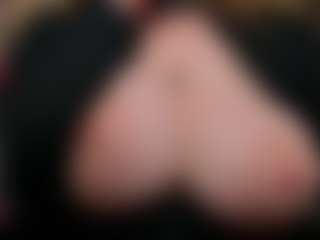 Live cam show with EmmaBloomm - Moaning on ObeyMaria