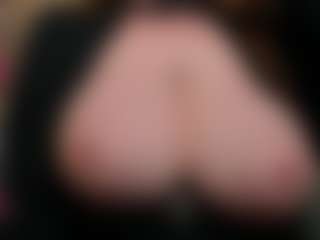 Live cam show with EmmaBloomm - Moaning on pussylord.com