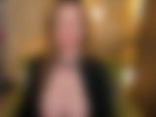 Live cam show with EmmaBloomm - Green Eyes on CamSextacy