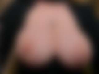 Live cam show with EmmaBloomm - Green Eyes on dropp.cam