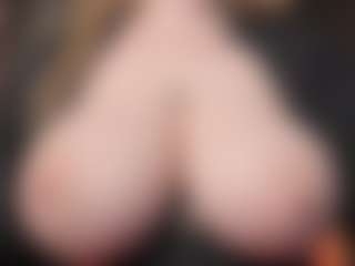 Live cam show with EmmaBloomm - Shaved Pussy Brown Hair on AdultVida.com