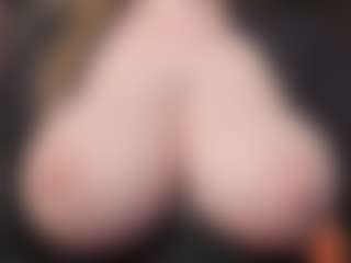 EmmaBloomm's Live Sex Cam Show