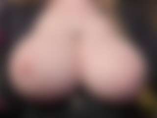 Live cam show with EmmaBloomm - Green Eyes on Camsoda