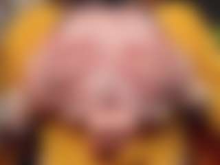 EmmaBloomm's Live Sex Cam Show